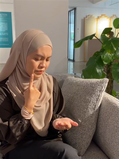 Emas anda patah atau rosak? Adakah ia masih boleh dijual? Ya, mestilah boleh. Di Ar-Rahnu Express, kami menerima emas untuk tujuan jualan walaupun berada dalam keadaan rosak atau patah. 📍 Sila kunjungi cawangan Ar-Rahnu Express yang berhampiran bagi mendapatkan penilaian dan tawaran yang terbaik! #arrahnu #arrahnuexpress #jualemas #emas #jualberlian