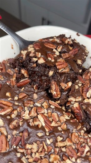 Turtle cake https://melissajorealrecipes.com/chocolate-turtle-cake/ #vintagerecipes #5IngredientRecipe #turtlecake | Melissajorealrecipes