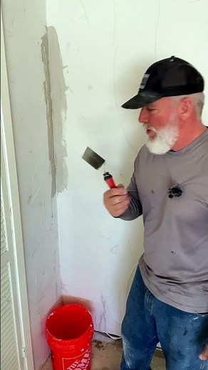 Apply Sheetrock Mud to Corners Like a Pro with a Corner Trowel #drywallinstallation #sheetrock