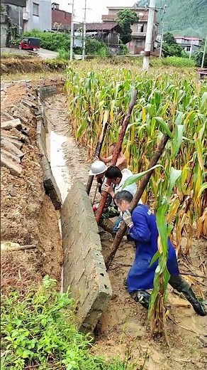 Use Concrete Plate Revetment To Protect The Soil Slope !