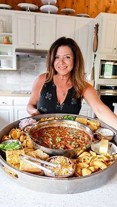 Grab your big board & favorite chili recipe for a CHILI BOARD for Christmas Eve! 🎄 Recipe link ( 26-in board) in BIO https://reluctantentertainer.com/epic-chili-dinner-board-recipe/ #chilicharcuterieboard #chilidinner #reluctantentertainer #dinnerboard | Reluctant Entertainer