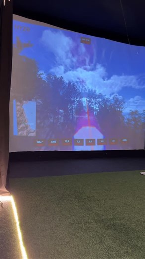 HYZR on Instagram: "Playing our new course on the HYZR One Disc golf launch monitor! HYZR One is the first disc golf simulator that makes it feel like you are actually throwing on our beautiful courses! You can get it right now from the link in our bio! #discgolf #frisbeegolf #discgolfsimulator"