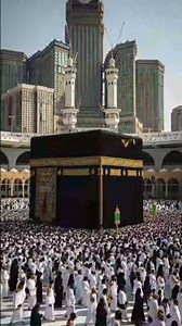 Allahu Akbar 🤍A peaceful moment at the Holy Kaaba with the beautiful sound of Adhan 🕋