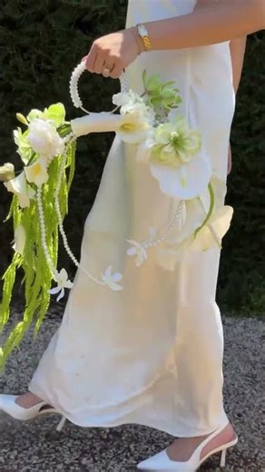 Elegant bouquet paired with elegant bride 👰