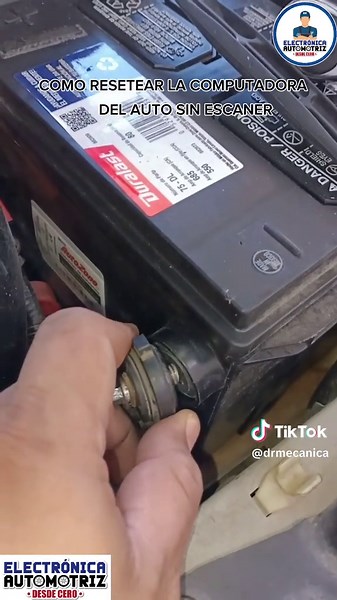 Cómo resetear la computadora de un coche sin escáner