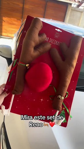 ¡Convierte tu auto en el trineo más festivo de la ciudad! 🎅✨ Este set de decoración navideña incluye dos cuernos de reno y una nariz roja brillante, perfectos para darle un toque divertido y lleno de espíritu navideño a tu vehículo. 🚗🎄✨ Fácil de instalar y disponible en diferentes colores, ¡ideal para arrancar sonrisas y contagiar alegría esta temporada! ❄️❤️ 🎁✨ ¡Haz que tu auto sea el centro de atención estas fiestas! #Navidad #DecoraciónNavideña #EspírituNavideño #ChristmasVibes #AutoFesti