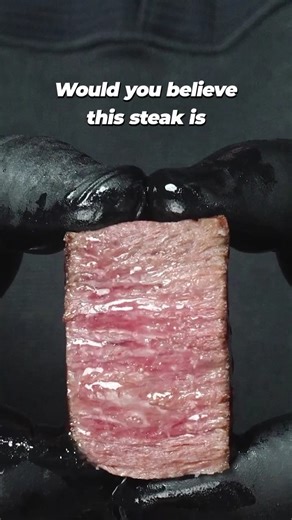 Grill it, sear it, put it in your fave vegan dishes—THIS is the 100% plant based, mouthwatering Chunk Foods' steak 🥩 From medium rare to well done, it's packed with protein, fiber & only 8 natural ingredients, & best of all, it doesn't kill cows 💙🐮 You HAVE to check it out! | PETA (People for the Ethical Treatment of Animals)