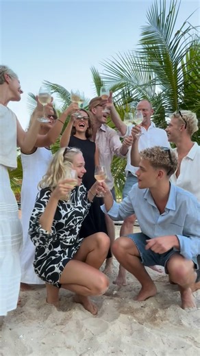 Susanne Andersen on Instagram: "SKÅL OG GODT NYTÅR🎉 Håber I får en aften fyldt med god mad, smukke raketter og skønne mennesker 🍾 Vi er snart hjemme igen efter en fantastisk rejse og glæder os Max til 2026 med jer 🥳 TAK for jeres totale opbakning til de forandringer 2025 har budt på hos os❤️ Vi vil gøre hvad vi kan for at gøre 2026 til et fantastisk år med lækkert og nøje udvalgt tøj, events i vores nye rammer og fuld skrald på webshoppen 💥 Vi glæder os også til at byde nye mærker velkomne �