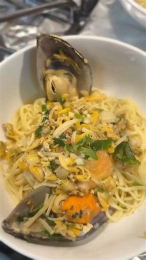 This White Clam Sauce Hits Different 😮‍💨#subscribe