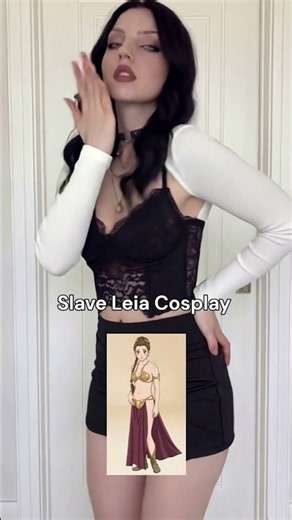 Slave Leia Cosplay Still in Control 👑