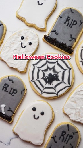 Halloweeny sugar cookies!! A great set for a newbie cookie decorator 👻🪦🕸️ My fav sugar cookie recipe that actually tastes good is on my s!te 🥰 . . #halloween #fallbaking #halloweencookies #cookiedecorating #cookiedesign #sugarcookies #cookies #royalicing #royalicingcookies