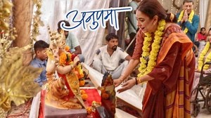 705K views · 18K reactions | Anupamaa | Latest Episode | Anupamaa Offered Trophy and Cheque at Bappa's Feet and Took Blessings #anupamaa #rupaliganguly #gauravKhanna #anujkapadia #maan #raghav #rahi #adrijaroy #starplus | Telly Track | Facebook