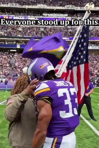 Salute to the brave — NFL players honoring our military heroes 🇺🇸#NFL#Football#Military#Honor#Respect
