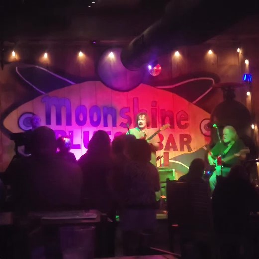 POV: you go to a blues club in St. Charles, MO and see Coldwater Creek Band. Total VIBE #BLUES #LIVEMUSIC #LOCAL #VIBE #vibewithus