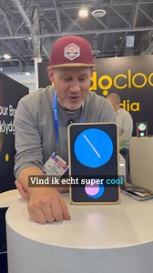 Deze digitale slingerklok toont zijn eigen designs 🕒 #tech #bright #klok | Bright.nl