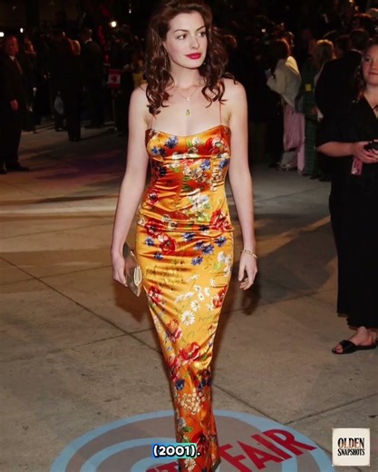 ✨Anne Hathaway’s 2004 Vanity Fair Moment💃 #fblifestyle #annehathaway #vanityfair #dolcegabbana