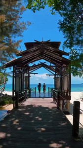 One word. Paradise. 😍 Bungaraya Island Resort is a five-star island resort located off the coast of Borneo. This secluded island hideaway graced with a rich tropical rainforest is tucked in Gaya Island, one of the islands that make up Tunku Abdul Rahman Park. 📸 IG: @jiawaiii 📍 Bunga Raya Island Resort, Kota Kinabalu #tourism #travel #tourist #travelgram #travelphotography #nature #photography #vacation #instatravel #trip #traveling #photooftheday #holiday #instagood #adventure #travelblogger 