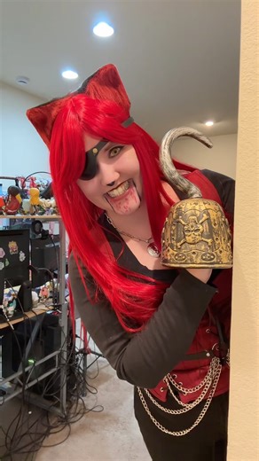 Foxy beating everyone at Red light green light 🏃🏻‍♀️💨🦊 #fnaf #fivenightsatfreddys #foxy #cosplay