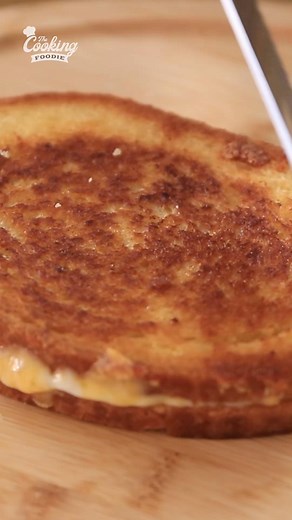 Best ever grilled cheese 🧀 😋 | The Cooking Foodie
