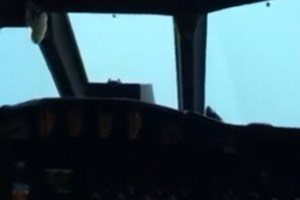 Des chasseurs de cyclones traversent l'ouragan Matthew en avion