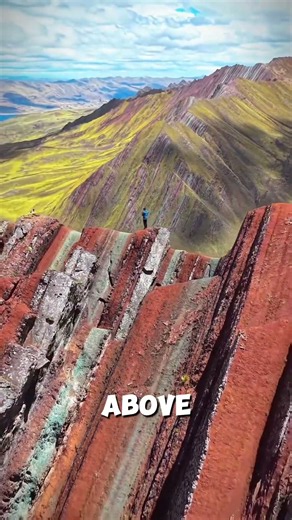 This Mountain Looks PAINTED But It’s 100% Natural! 😳🏔️🇵🇪 #PallayPunchu #Peru #RainbowMountain #facts