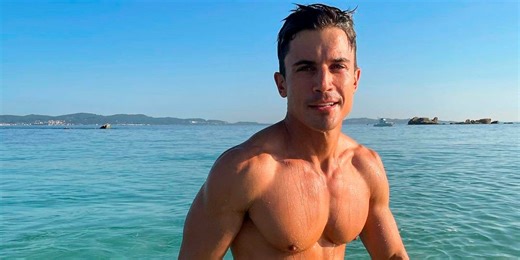 Álex González explica su explosión sexy en Instagram: "Voy a posturear un poco"