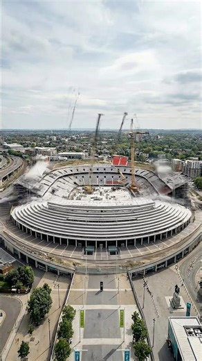 Timelapse Building Wembley From the Ground Up 🏴󠁧󠁢󠁥󠁮󠁧󠁿⚽️🏆 #wembley