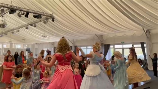 👸🏼 How magical are the moments when your little ones meet their idols & get experiences like this! 📲 Our characters are available for afternoon teas, tribute shows, events and birthday parties! | Wicked Entertainment