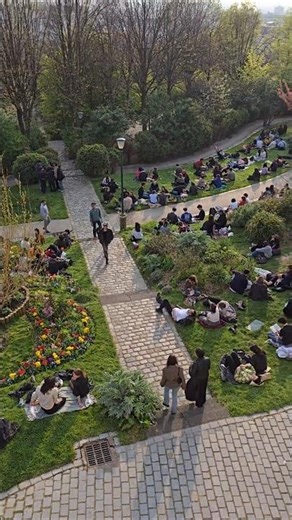 The BEST view of Paris? 😲🔭 Belleville Park