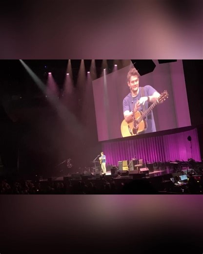 ‘Wild Blue’, Detroit, MI, 22nd March 2023 🫠 I am absolutely obsessed with this! An audience request let to an impromptu ‘Wild Blue’! I’ve included John figuring out the best way to play it before launching into this stunning acoustic version. It meant that ‘Driftin’’ was skipped but, we’ll forgive him just this once because this is spectacular. You get that I love it, right?! To the person who yelled this request, I officially love you 😄 Thanks for capturing this @ehouser1221 and @silverskyguy