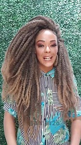 TUDO SOBRE O MARLEY HAIR ! Um dos vídeos mais pedidos está no ar ! Recebemos muitas perguntas sobre o MARLEY HAIR, que já é um queridinho de todas. A @ligiaraizes aproveitou que chegaram esses modelos incríveis para trazer um pouquinho de sua experiência com o MARLEY HAIR. - Cabelo utilizado: Afro Twist Marley Braid Supreme Royal Silk / cor T4/27. - Quantidade: 3 pacotes. - Preço: R$33,90 cada pacote. VOCÊ JÁ USOU MARLEY HAIR? GOSTOU? DEIXA NOS COMENTÁRIOS Lembrando que todas as cores estão disp