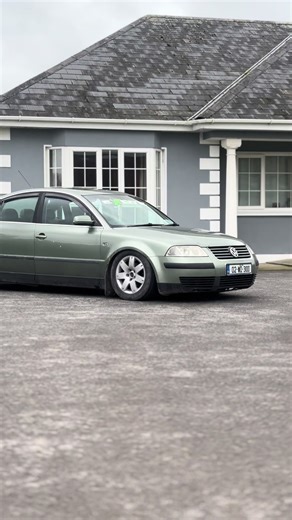 Exploring the B5 Passat with Sunroof and Full Leathers