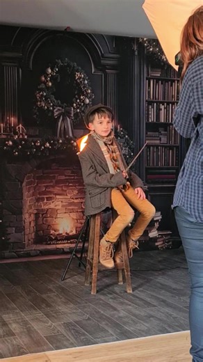 Feeling festive and framed by holiday cheer 🎄 Candy canes, fairy lights, and a photo full of Christmas spirit 🍭✨ 📷@lucycast.photographe Want more shooting inspo, behind-the-scenes, and exclusive perks? 🎥 Tap the link in my bio to join our 70,000 Kate photographers community! #KateBackdrop #fyp #giveaways #christmasdecor #christmastree#photographyinspiration #portraitphotographer #christmasgiftideas #photographer #photography #photographytips #magicalmoments #behindthescenes #santa