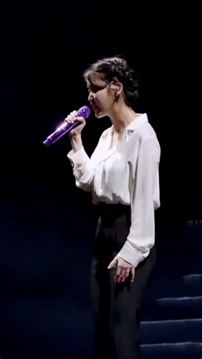 IU - Dear Name - 2019 Live (아이유 - 이름에게 - 2019년 라이브)
