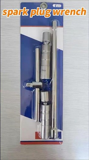 Spark plug wrench for professional spark plug removal