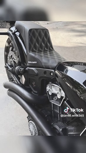 The saddlemen seat is just 🤌🏼 on the scout #saddlemenseats #indianscoutbobber #weekend #fyp #riding #motorcycle