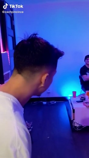 I hypnotized him to think there's been an ALIEN INVASION 👽😂 #hypnosis #alien #hypnotized #hypnotism #alieninvasion #aliens #invasion #runforit #run