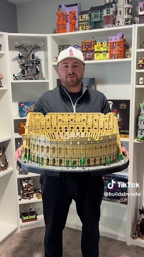 Building the LEGO Roman Colosseum 🏛️##lego##legotiktok##fyp##trending##colosseumrome@@LEGO