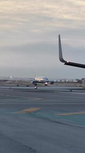 Impressive B777 Takeoff Video from American Airlines