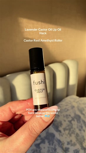 Castor oil lip oil hack… I actually started using my Castor Rest Lavender roller on my lips. My lips were constantly dry and lip balms never lasted long. So I rolled a tiny amount of this on instead. It’s cold pressed castor oil with lavender and the crystal roller applies the perfect amount. Now my lips feel hydrated and glossy without sticky lip gloss. Honestly my new handbag essential @Fushi Wellbeing #lipoil