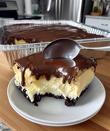 🍫 No Bake Chocolate Eclair Cake Layers of love. Zero oven required. This retro dessert is pure magic — graham crackers, vanilla pudding, and whipped topping stacked into creamy perfection, then drenched in rich chocolate. It’s like a giant éclair in casserole form. 📝 Ingredients: 1 box graham crackers 2 boxes (3.4 oz) instant vanilla pudding 2 cups cold milk 1 tub (8 oz) whipped topping Recipe in First Coʍmеոτ 💬👇 #NoBakeDessert #EclairCake #RetroSweetness #LayeredLove | My Heavenly Recipes