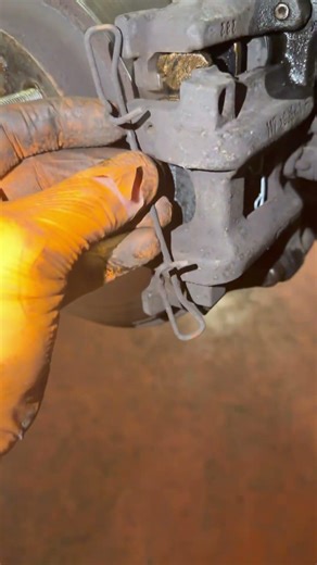Honda Civic 2019 rear brake pads replacement