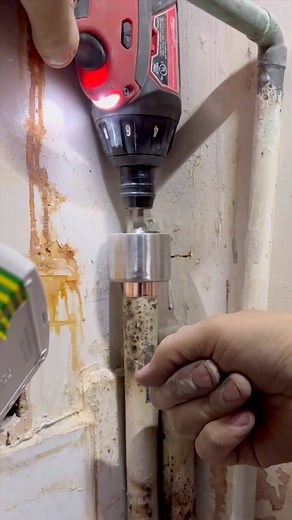 Cleaning copper pipe for soldering the fast way! #amsr #plumbing #toolbag #pipes #tools #cleancopper #copper #handtools #work #diy #howto #plumber #milwaukeetools #nothingbutheavyduty | Mmplumber