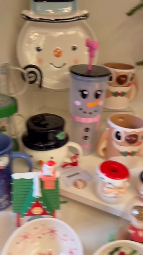 Stop by Gifted and check out all of our festive light up snow globes and lanterns!!! ⛄️❄️☃️⛄️❄️☃️ Open seven days a week. Located at 425 N Market Blvd in beautiful downtown Chehalis🌈 Hours: Monday-Friday 10-6, Saturday 10-5, Sunday 12-4 | Gifted Hallmark