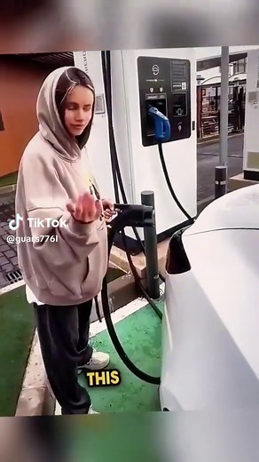 Tesla Display Prank: Car Color Change Illusion