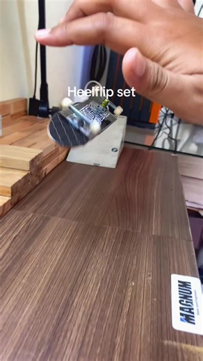 Heelflip Techniques with Tech Deck Fingerboards