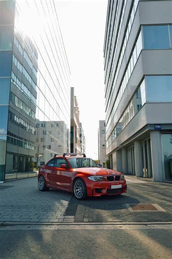 Why is it so addictive to look at your car in the window? Everyone does it, and if they say they don't, they're lying to you. There's just something so mesmerising about seeing your car drive past in the reflection of a window. Share your reflection videos with us by tagging us! #Reflection #CarGuy #BMW #CarMath #Petrolhead @BMW M