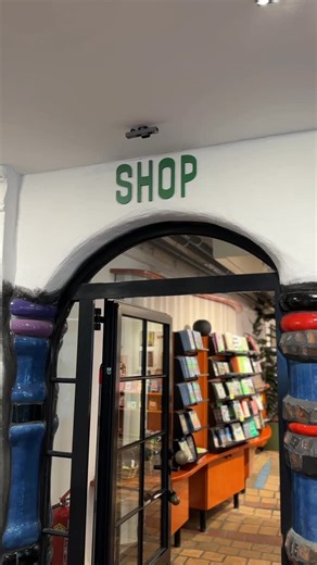 KunstHausWien. Museum Hundertwasser | Kennst du schon unseren upgedateten Museums-Shop? 🤩 Warmes Holz, viel Platz und spannende Produkte, die die Herzen von Art-Lovers,... | Instagram