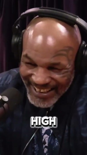 Joe Rogan Reveals Why Mike Tyson Forced Him to Build a Bigger Desk 😳🔥!