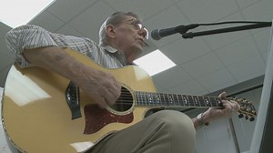 Oak Ridge Senior Center offers free guitar lessons